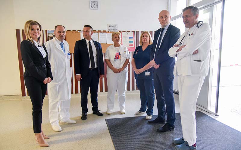 Suglasnost za magnetsku rezonanciju i pohvale za rad bolnice posjet ministrice zdravstva Irene Hrstić Našicama 03
