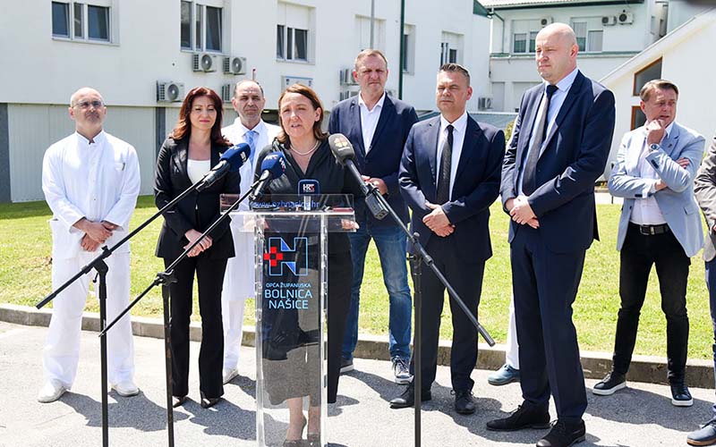 Suglasnost za magnetsku rezonanciju i pohvale za rad bolnice posjet ministrice zdravstva Irene Hrstić Našicama 04